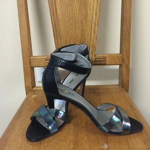 🎉HP🎉 New 8.5 Black & Irridescent High Heels Shoes